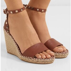 Valentino Rockstud espadrilles size 39 camel color